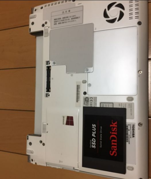 R732̔wʂSSD